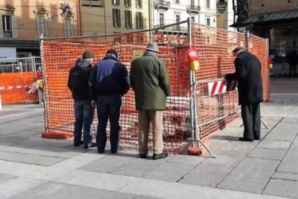 The umarells Retired elderly men in Italy quietly supervise construction