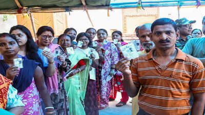 over 32 crore voters to decide fate of 1448 candidates in second phase west bengal polls