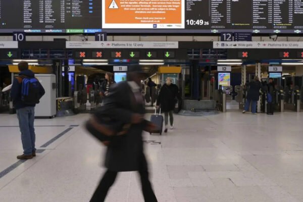 ‘Great Gen Z exodus Young Britons leaving UK in record