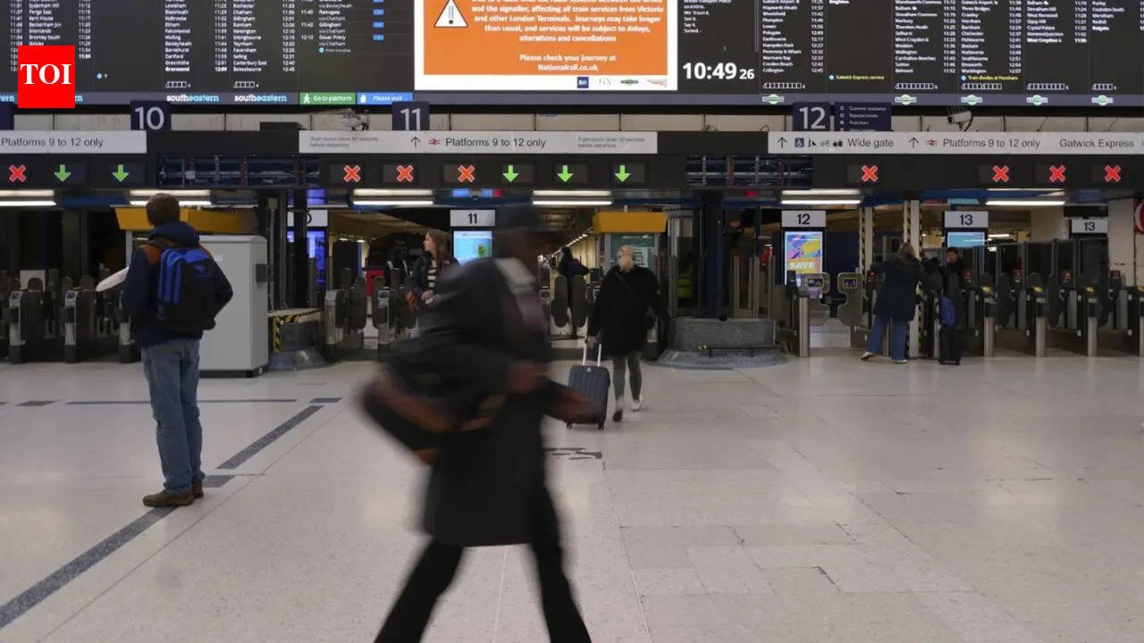 ‘Great Gen Z exodus Young Britons leaving UK in record