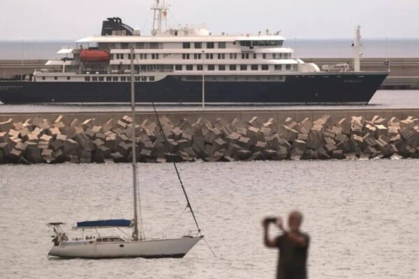 Hantavirus outbreak Passengers evacuated from cruise ship to leave hospital