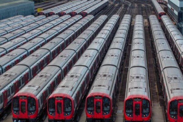 London tube strikes suspended after last minute talks between TfL and