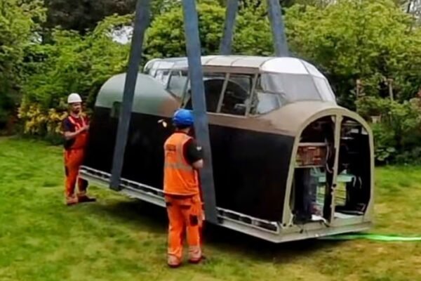 UK family donates fathers hand made 40 year Lancaster cockpit to RAF