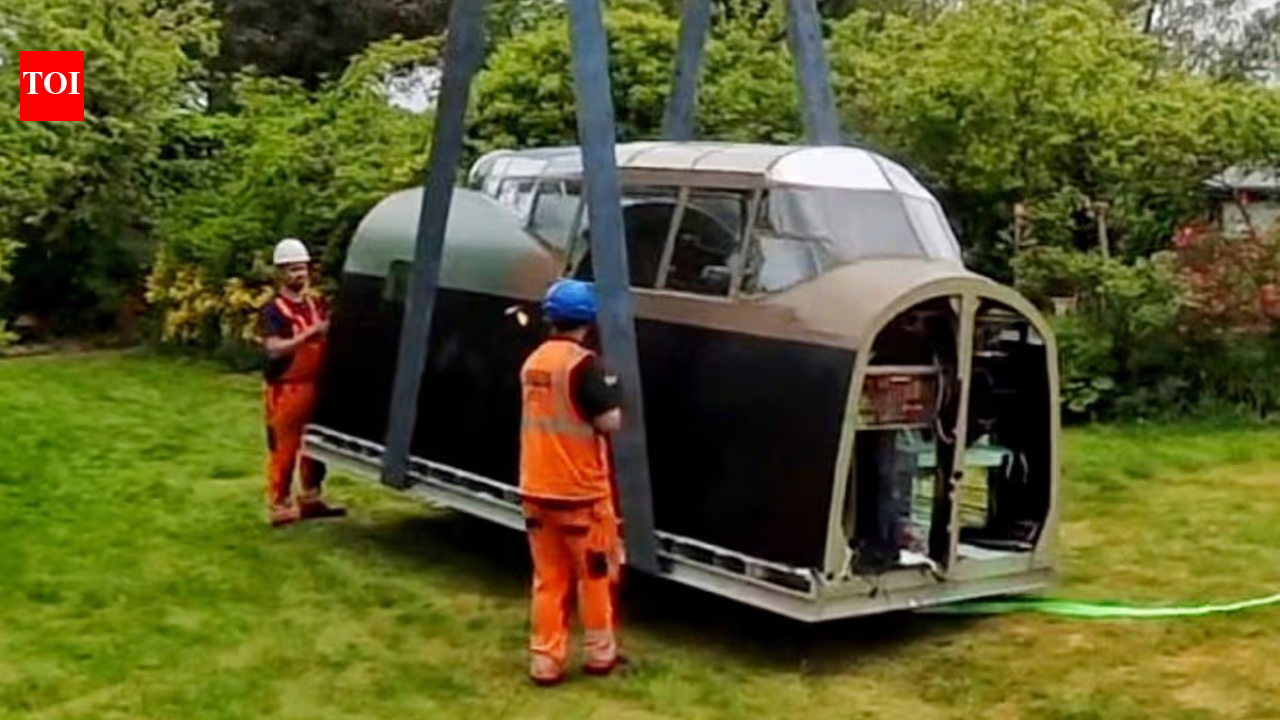 UK family donates fathers hand made 40 year Lancaster cockpit to RAF