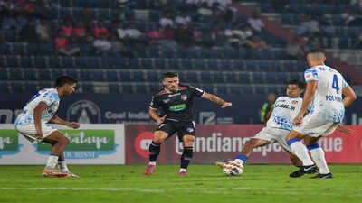 isl clinical fc goa ease past northeast united fc in guwahati