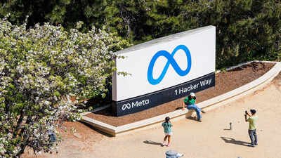 new mexico seeks child safety restrictions on meta apps and algorithms in trial39s 2nd phase