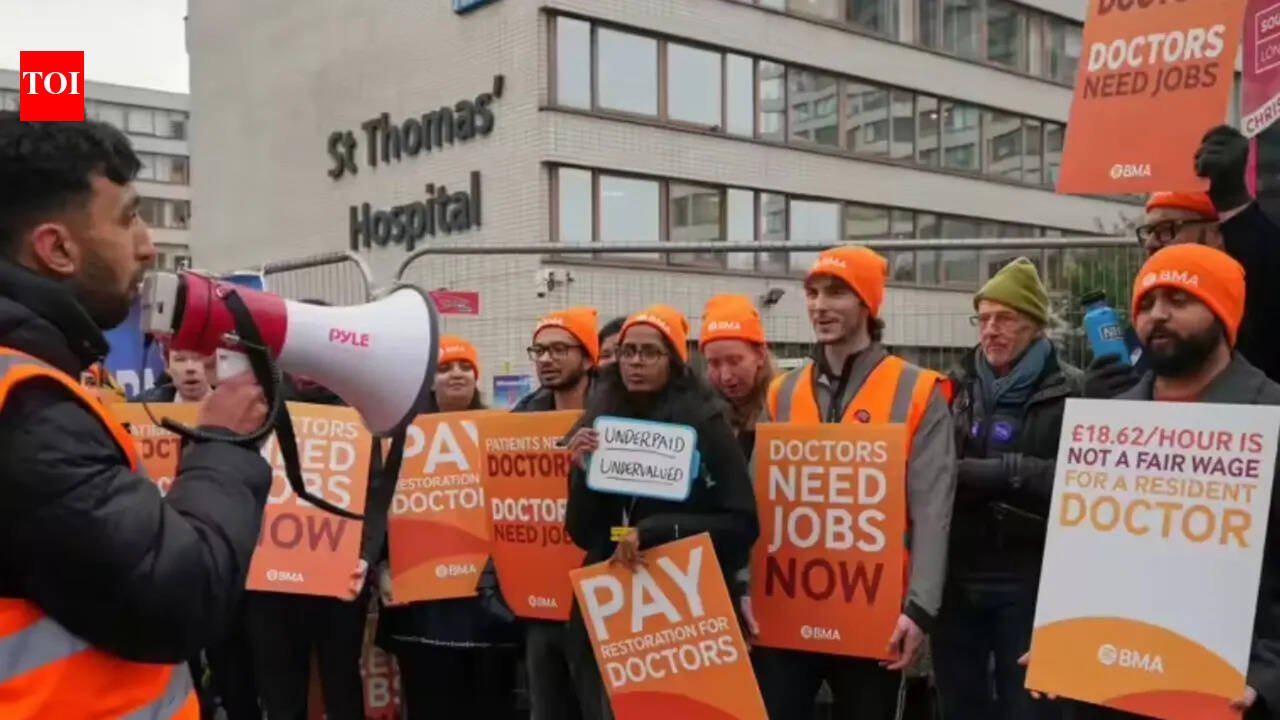 Resident doctors call off England strike after last minute government offer