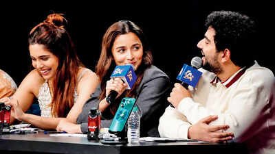 alia bhatt tells samay raina she couldnt stop laughing while watching indias got latent on a flight