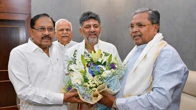 dk shivakumar meets siddaramaiah