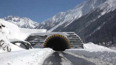 zoji la tunnel