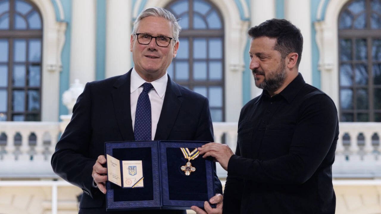Zelenskyy awards Ukraines highest foreign honour to Keir Starmer on