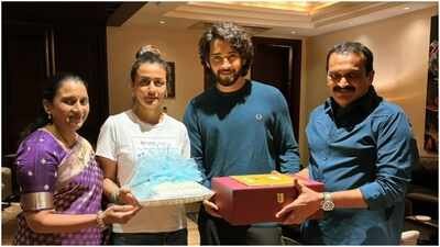 bandla ganesh invites mahesh babu to daughters wedding meets varanasi star with family fb