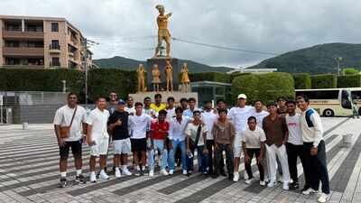 fc goa players in front of the nagasaki atomic bomb museum