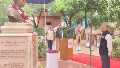 installation of statue