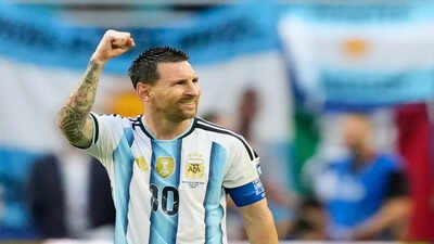 lionel messi scores 20th world cup goal extends streak to 8 games and takes golden boot lead