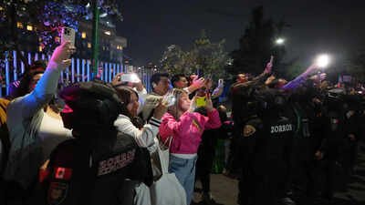 mexico city tightens security and caps crowds for mexico england match after 4 deaths
