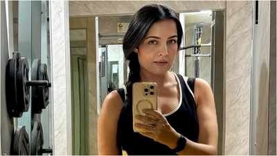 1786528745 deepika 3