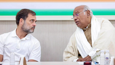 1787788585 rahul gandhi and mallikarjun kharge r