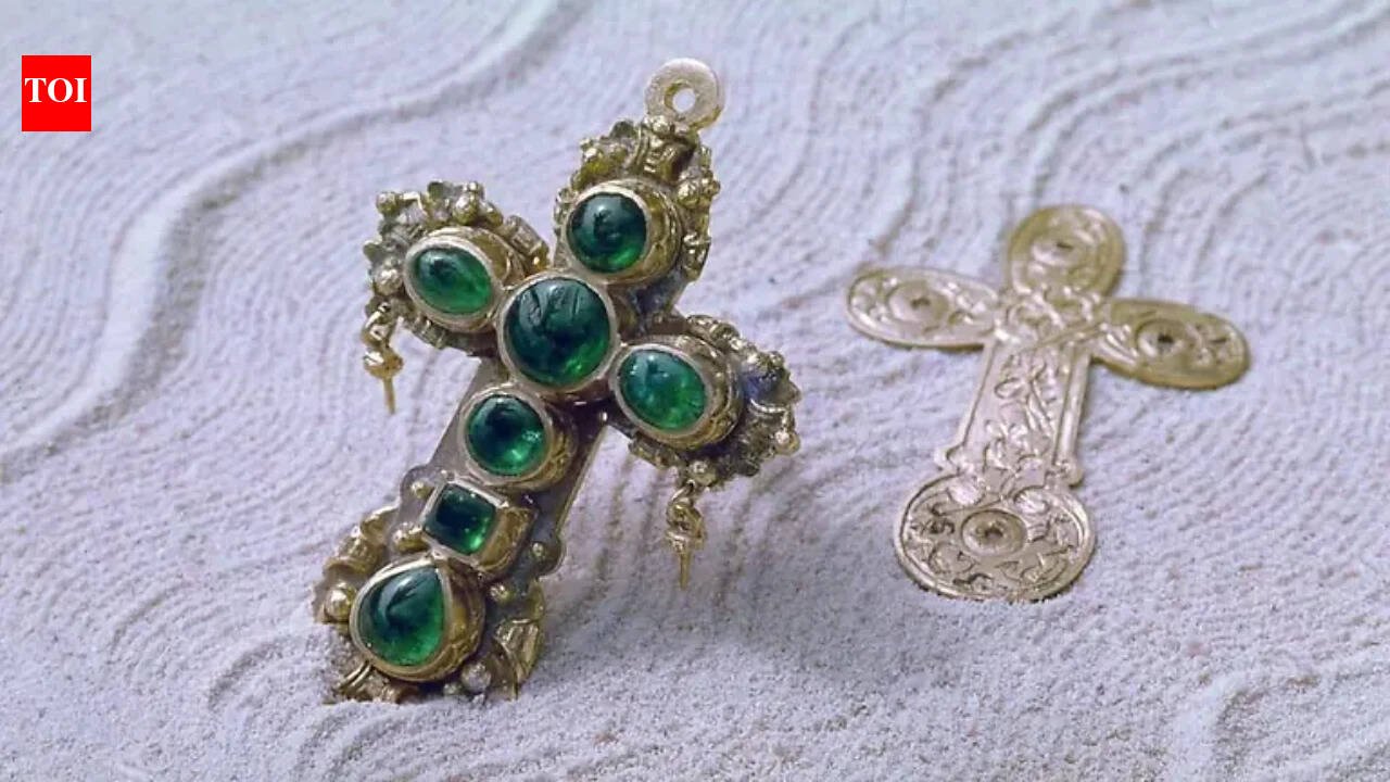 A diver found a 3 million gold cross in a