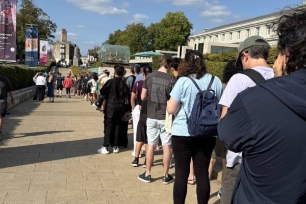 Solar eclipse craze grips UK Brits stuck in hours long queues