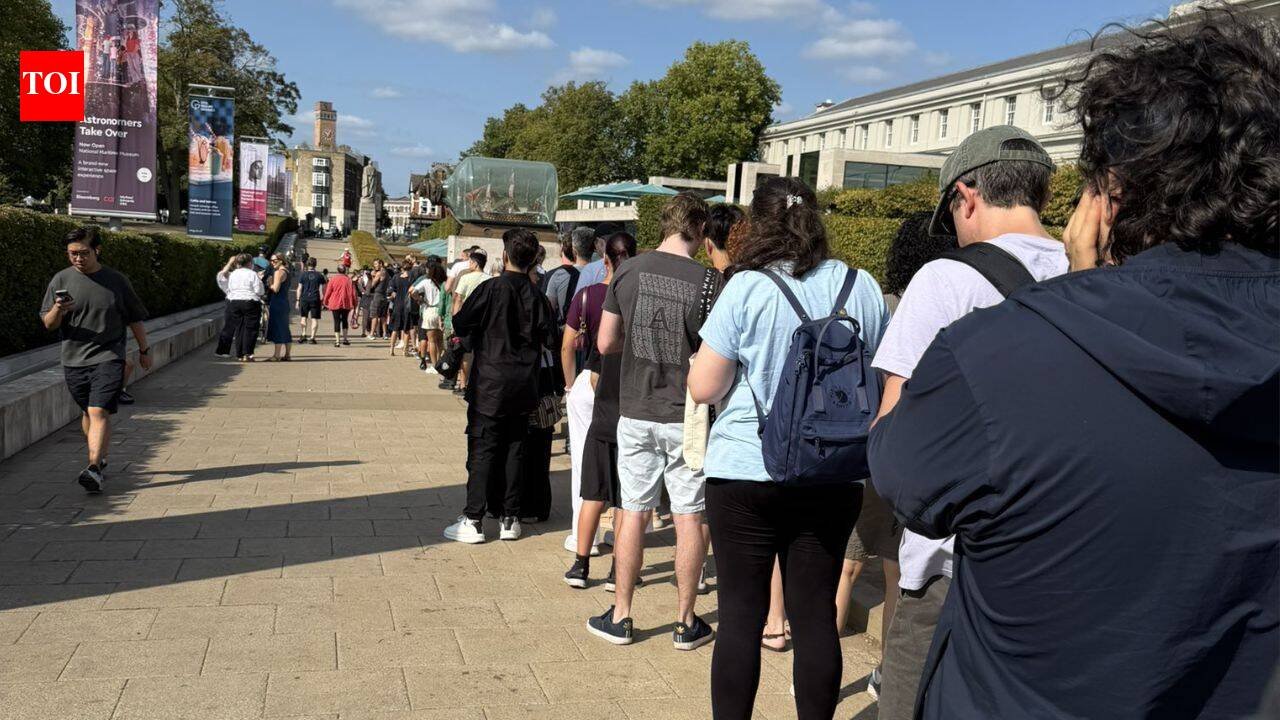 Solar eclipse craze grips UK Brits stuck in hours long queues