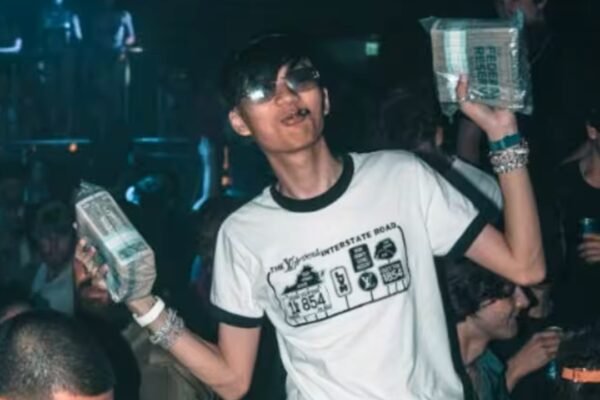 1789032075 photo