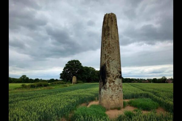 About 4000 years ago builders hauled 25 tonne stones 11 miles