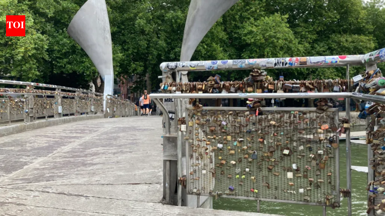 Bristol couples covered Peros Bridge with love locks but 3