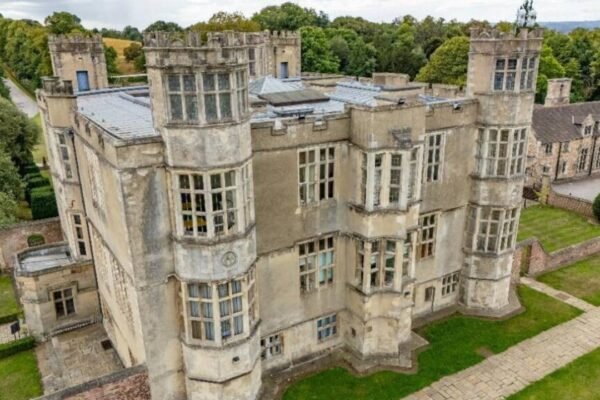 Live like an Elizabethan lord for the price of a