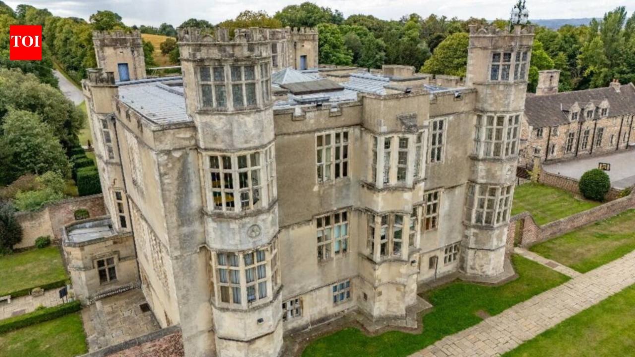 Live like an Elizabethan lord for the price of a