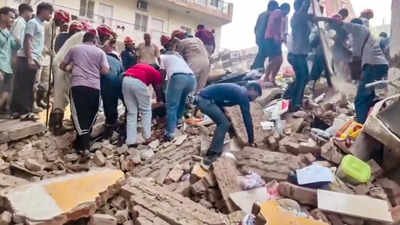 building collapses in south delhis satya niketan