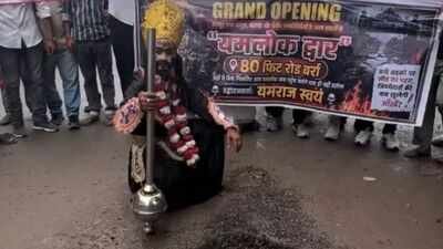 kanpur residents protested rain damaged roads by symbolically renaming a street yamraj ka dwar