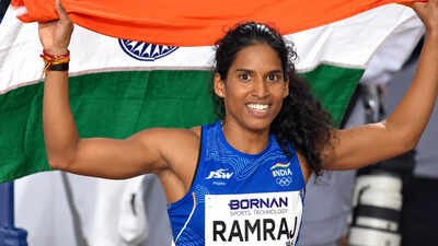 vithya ramraj celebrates asian games bronze