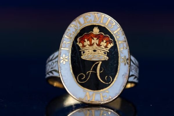 A shopper paid just 15 for an old ring in