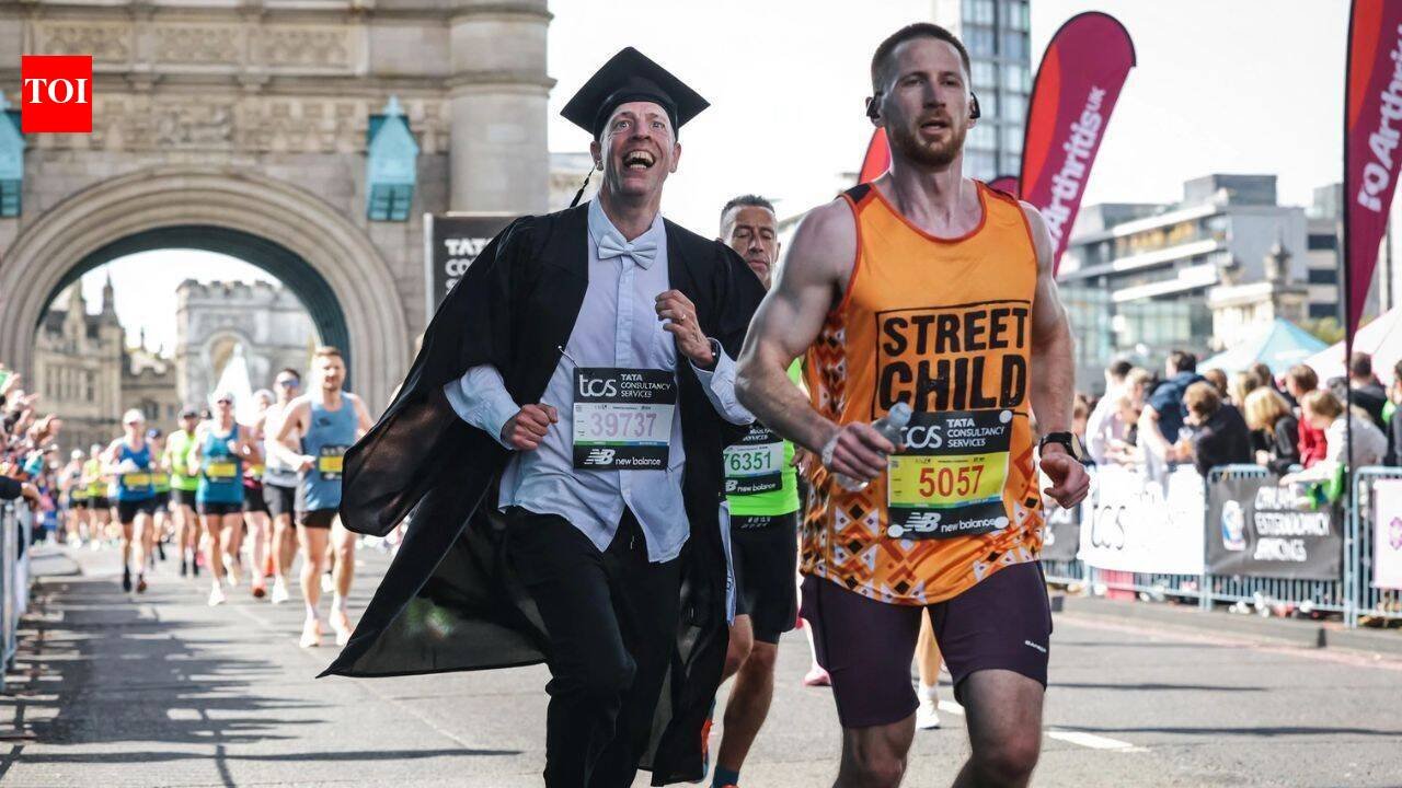 An Oxford professor ran the London Marathon dressed as an